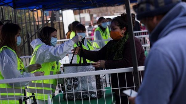 ¡Food Truck solidario reparte almuerzos en Colina!