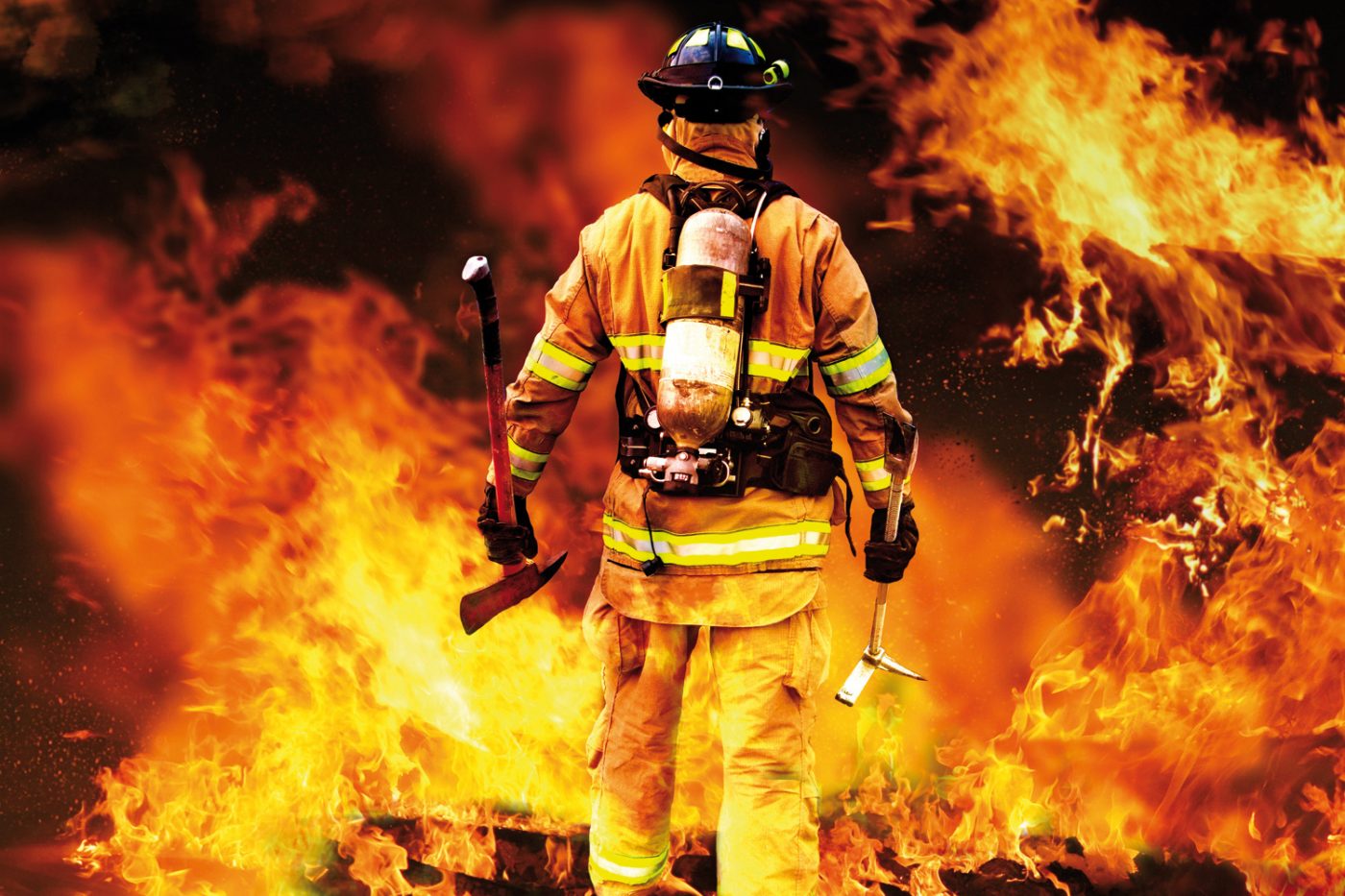 Bomberos: Nueva ley que endurece sanciones a quienes los agredan durante sus labores