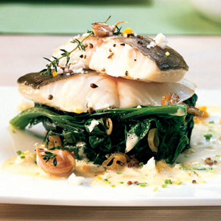 BACALAO CON ESPINACAS A LA CATALANA