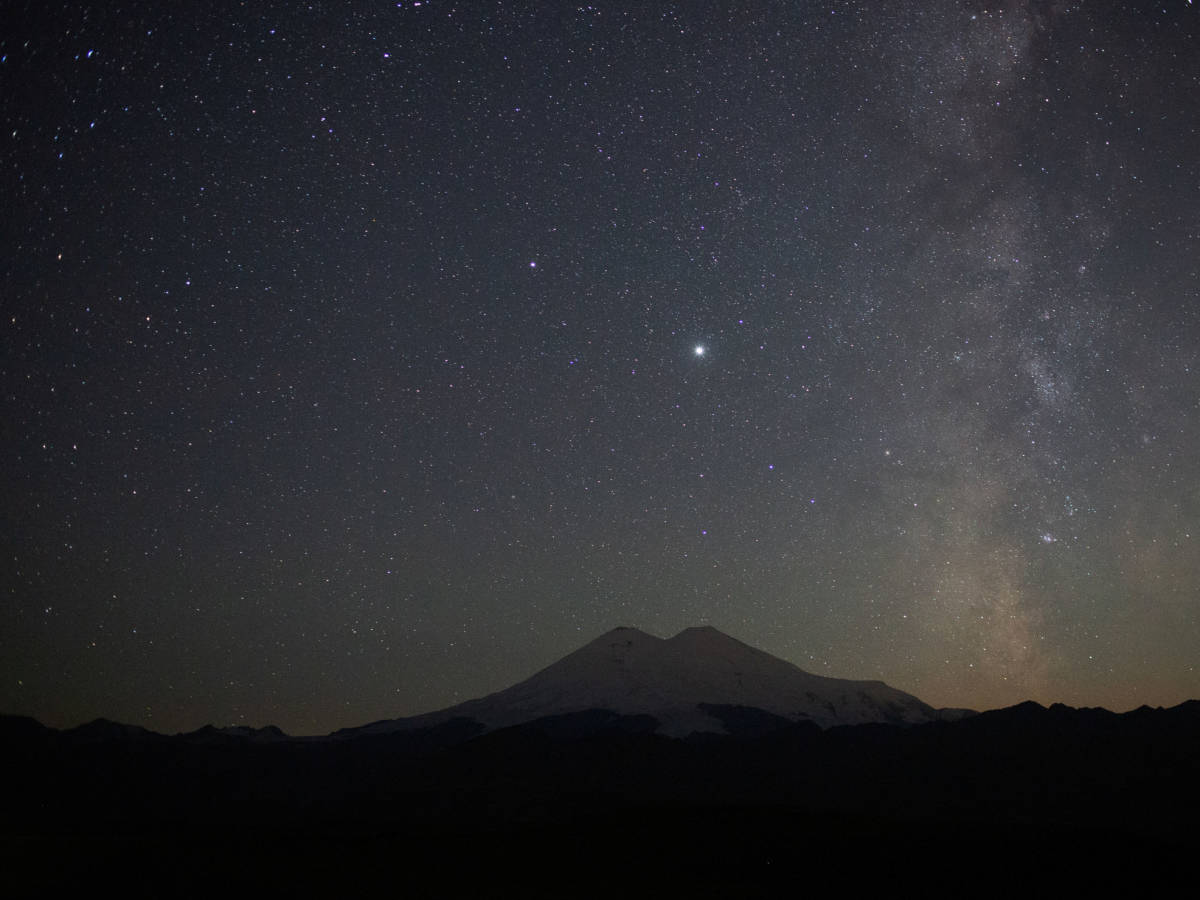 El lado espiritual de la Conjunción de la Luna, Saturno y Júpiter