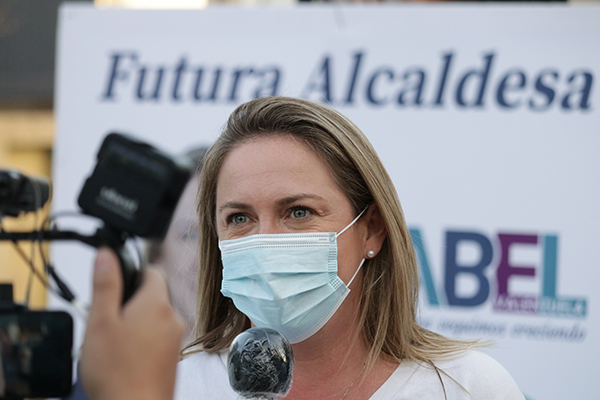 Isabel Valenzuela La primera alcaldesa de Colina Recientemente electa, para suceder a un alcalde que estuvo al mando durante 20 años, Isabel está segura de que cumplirá con todas las expectativas que recaen sobre ella. Acá nos cuenta sobre sus planes para Colina durante su mandato. Revista Valles del sol, revista VDS, Chicureo